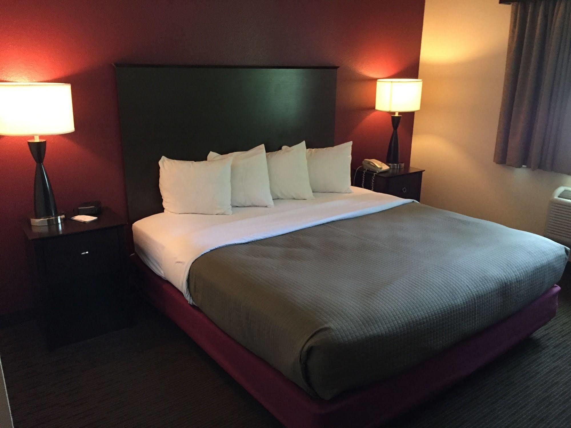 Blossom Hotel & Suites Traverse City Exterior foto