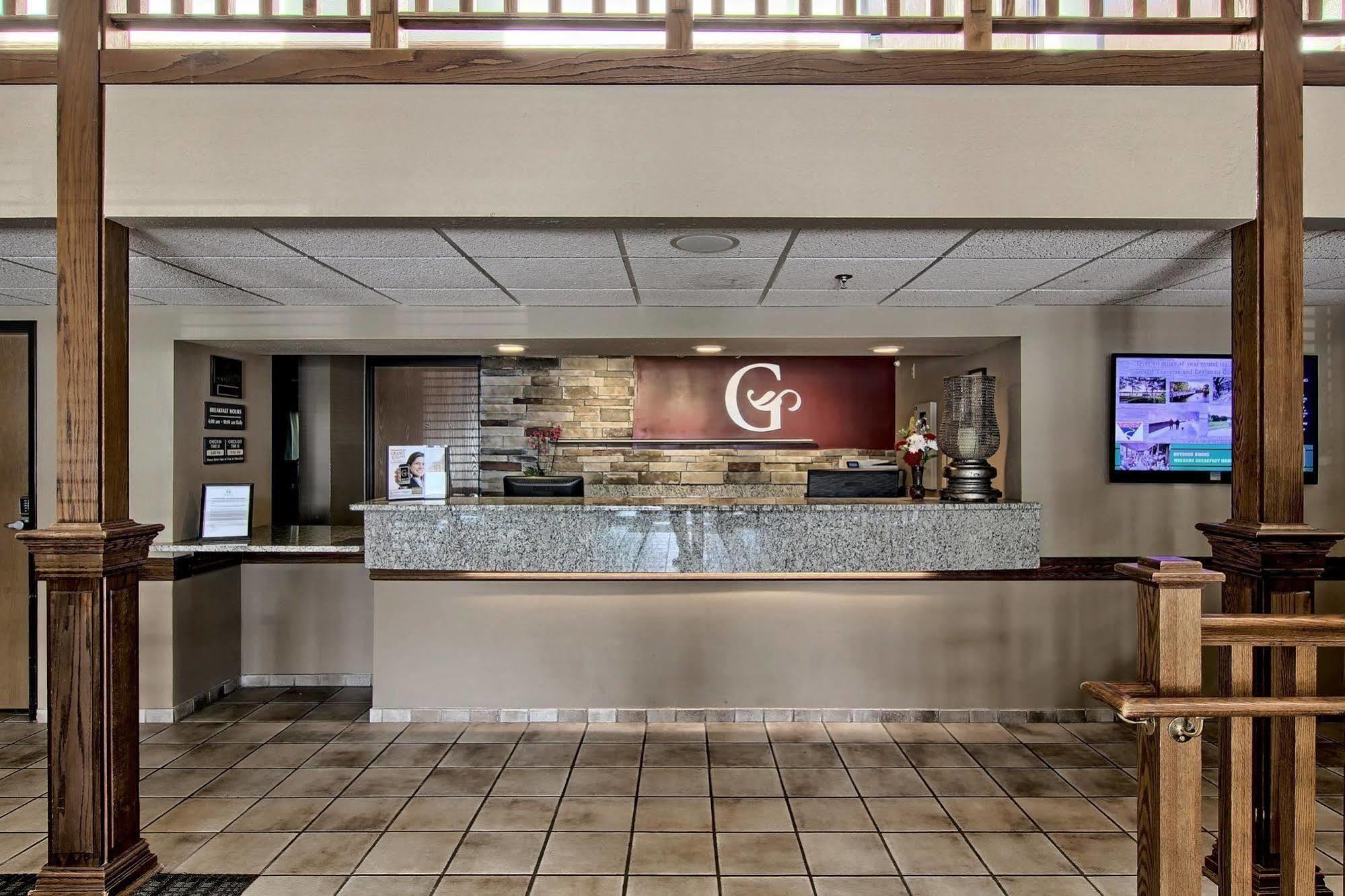 Blossom Hotel & Suites Traverse City Exterior foto