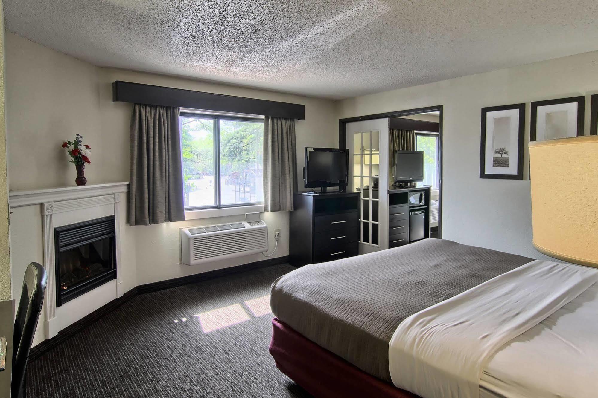 Blossom Hotel & Suites Traverse City Exterior foto